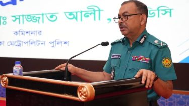 ডিএমপিতে কর্মরত এসআইদের প্রতি পেশাদারিত্ব ও স্বচ্ছতার আহ্বান ডিএমপি কমিশনারের