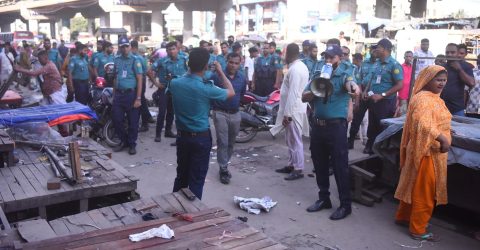 জুরাইনে হকার: বিকেলে উচ্ছেদ, সন্ধ্যায় আবার বসলো 