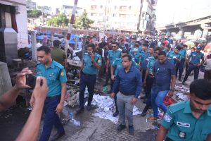 জুরাইনে হকার: বিকেলে উচ্ছেদ, সন্ধ্যায় আবার বসলো 