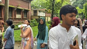 বহুল প্রত্যাশিত ডাকসু নির্বাচন: উৎসবমুখর পরিবেশে চলছে ভোটগ্রহণ