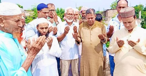 দপ্তরীপাড়ায় বাইতুল আমান মসজিদের জানাজার ঘরের ছাদ ঢালাই উদ্বোধন করেন এমপি সৈয়দ জাহাঙ্গীর আলম 
