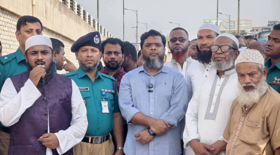 প্রশাসনের সহায়তায় পোস্তগোলায় দখলকৃত মাঠ উদ্ধার করলেন তানভীর আহমেদ রবিন