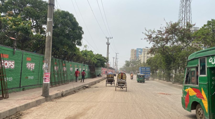 ৪০ বছর বেদখলে থাকা মুগদা বিশ্বরোডের অবৈধ পার্কিং উচ্ছেদ