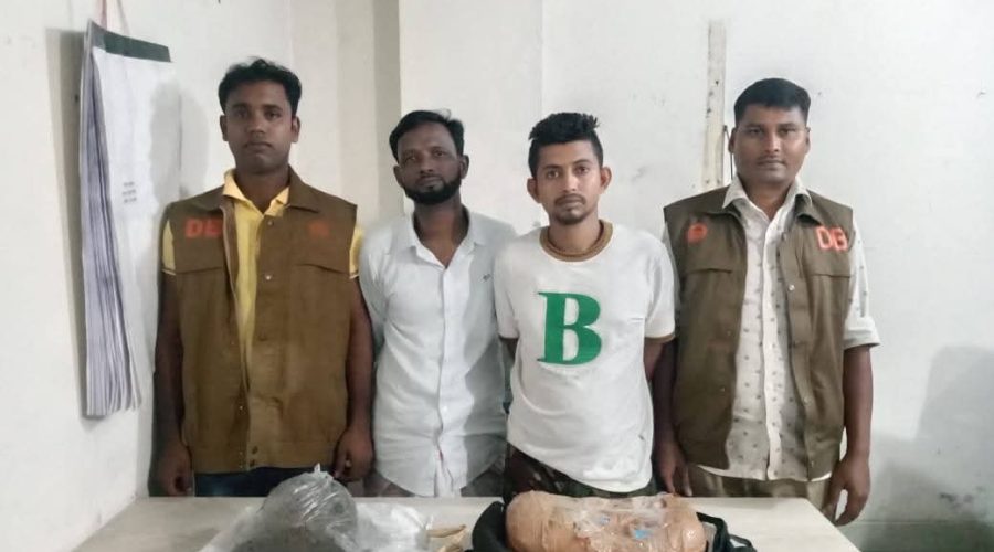 ঢাকা জেলার ডিবি(দক্ষিণ) কর্তৃক ০৩ কেজি গাঁজা ও ২০ পিচ ইয়াবা ট্যাবলেটসহ গ্রেফতার ০৪ জন ঢাকা জেলার ডিবি(দক্ষিণ) কর্তৃক ০৩ কেজি গাঁজা ও ২০ পিচ ইয়াবা ট্যাবলেটসহ গ্রেফতার ০৪ জন