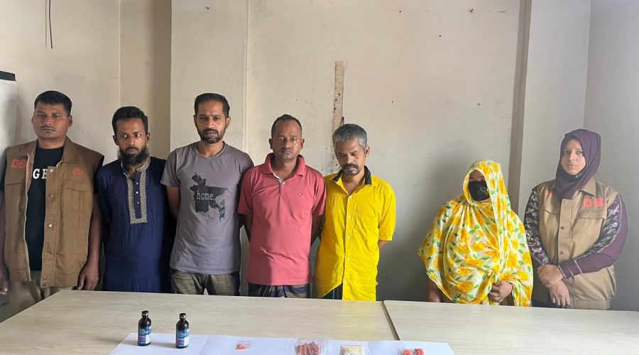 বিশেষ অভিযানে ঢাকা জেলার ডিবি (দক্ষিণ) কর্তৃক ইয়াবা, হেরোইন, ফেনসিডিল ও ট্যাপেন্টাডল উদ্ধার সহ গ্রেফতার ০৫ বিশেষ অভিযানে ঢাকা জেলার ডিবি (দক্ষিণ) কর্তৃক ইয়াবা, হেরোইন, ফেনসিডিল ও ট্যাপেন্টাডল উদ্ধার সহ গ্রেফতার ০৫