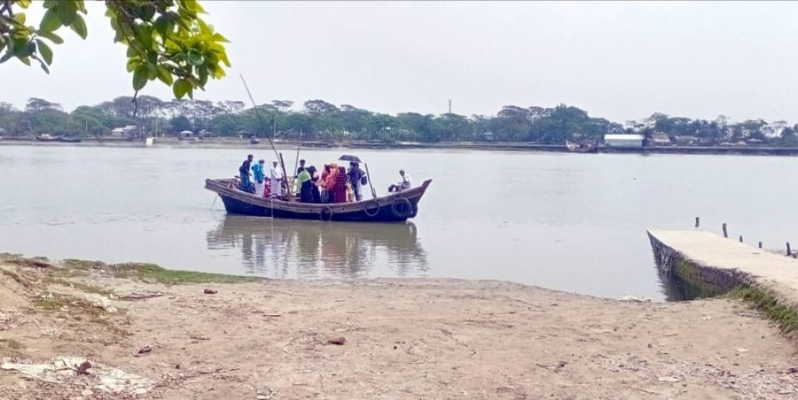 এক খেয়া পারাপারে মাসে অতিরিক্ত হাতিয়ে নেয় ৭৫ হাজার টাকা, আওয়ামীলীগ'র সিস্টেমই সচল এক খেয়া পারাপারে মাসে অতিরিক্ত হাতিয়ে নেয় ৭৫ হাজার টাকা, আওয়ামীলীগ'র সিস্টেমই সচল