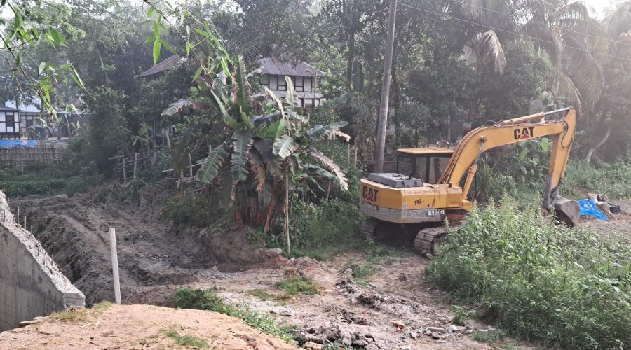 সিরাজদিখানে অবৈধভাবে মাটি কাটায় ঝুঁকিতে স্বপন দাসের বাড়ি সিরাজদিখানে অবৈধভাবে মাটি কাটায় ঝুঁকিতে স্বপন দাসের বাড়ি