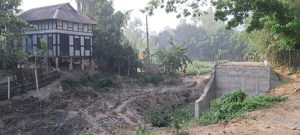 সিরাজদিখানে অবৈধভাবে মাটি কাটায় ঝুঁকিতে স্বপন দাসের বাড়ি