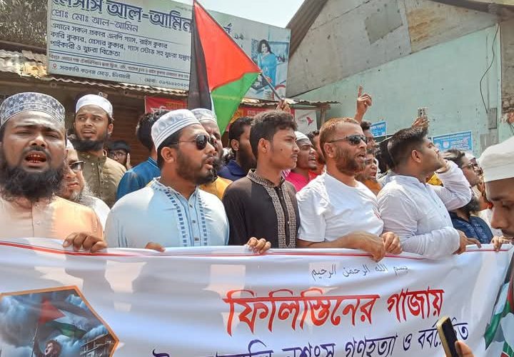 চিলমারীতে গাজায় গণহত্যার প্রতিবাদে বিক্ষোভ মিছিল