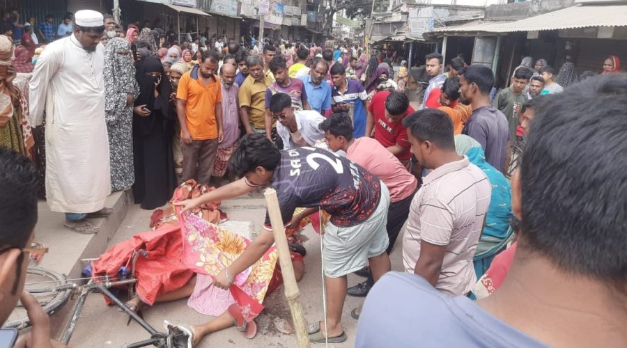 বগুড়ায় বালুবাহী ট্রাক চাপায় ১২ বছরের স্কুলছাত্র নিহত বগুড়ায় বালুবাহী ট্রাক চাপায় ১২ বছরের স্কুলছাত্র নিহত
