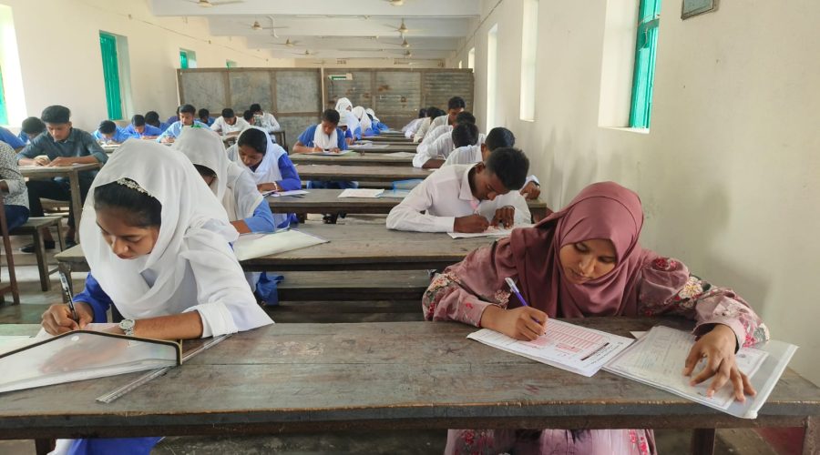 বিপুল উৎসাহ উদ্দিপনায় কলাপাড়ায় এসএসসি ও সমমানের পরীক্ষা শুরু