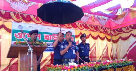 পিছনে তাকানোর সুযোগ নেই, বীরগঞ্জ থানায় ওপেন হাউজ ডে অনুষ্ঠানে_পুলিশ সুপার