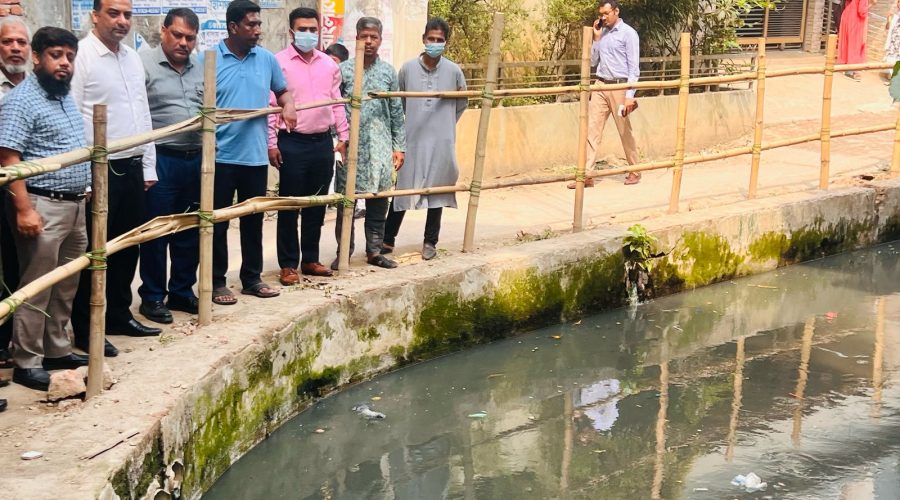 খালে পড়ে শিশুমৃত্যু : দুর্ঘটনাস্থল পরিদর্শন করলো চসিকের তদন্ত কমিটি খালে পড়ে শিশুমৃত্যু : দুর্ঘটনাস্থল পরিদর্শন করলো চসিকের তদন্ত কমিটি