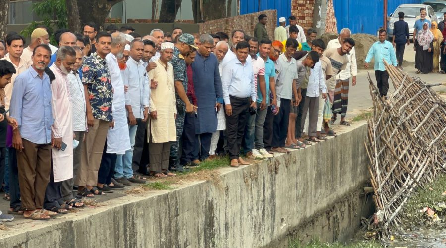 চট্টগ্রামে জলাবদ্ধতা নিরসনে স্বেচ্ছাশ্রমে খাল খনন কার্যক্রমের দায়িত্ব হস্তান্তর চট্টগ্রামে জলাবদ্ধতা নিরসনে স্বেচ্ছাশ্রমে খাল খনন কার্যক্রমের দায়িত্ব হস্তান্তর
