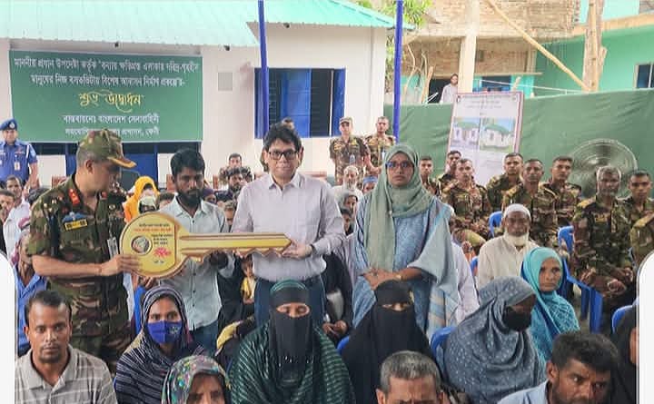ফেনীতে বন্যায় ক্ষতিগ্রস্ত ১১০ পরিবার পেল প্রধান উপদেষ্টার ঘর উপহার ফেনীতে বন্যায় ক্ষতিগ্রস্ত ১১০ পরিবার পেল প্রধান উপদেষ্টার ঘর উপহার