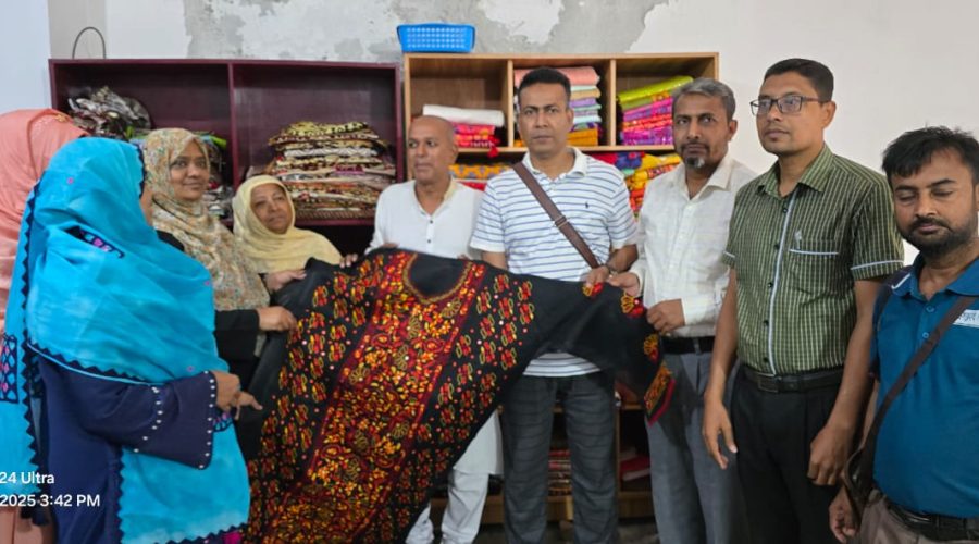 পাবনায় 'থলে সম্ভার, নামক নতুন একটি পোশাকের বিক্রয় কেন্দ্র উদ্বোধন পাবনায় 'থলে সম্ভার, নামক নতুন একটি পোশাকের বিক্রয় কেন্দ্র উদ্বোধন