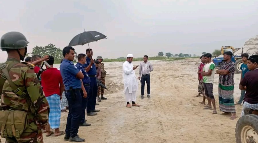 গফরগাঁওয়ে অবৈধভাবে বালু বিক্রয় করায় মোবাইল কোট অভিযান গফরগাঁওয়ে অবৈধভাবে বালু বিক্রয় করায় মোবাইল কোট অভিযান