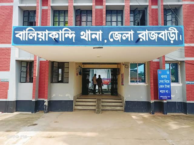 রাজবাড়ীর বালিয়াকান্দিতে হাটের আধিপত্য নিয়ে দ্বন্দ্ব, আহত ৩ রাজবাড়ীর বালিয়াকান্দিতে হাটের আধিপত্য নিয়ে দ্বন্দ্ব, আহত ৩