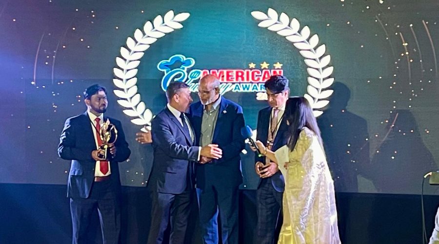 সেরা শেফের পুরস্কার পেলেন টনি করিম খান আমেরিকান কারি অ্যাওয়ার্ডের জমকালো ও বর্ণাঢ্য আসর সেরা শেফের পুরস্কার পেলেন টনি করিম খান আমেরিকান কারি অ্যাওয়ার্ডের জমকালো ও বর্ণাঢ্য আসর