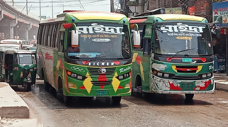 জুরাইনে রাইদা পরিবহনের নৌরাজ্য চলছে, যানজটে নাকাল রেলগেট মোড় জুরাইনে রাইদা পরিবহনের নৌরাজ্য চলছে, যানজটে নাকাল রেলগেট মোড়