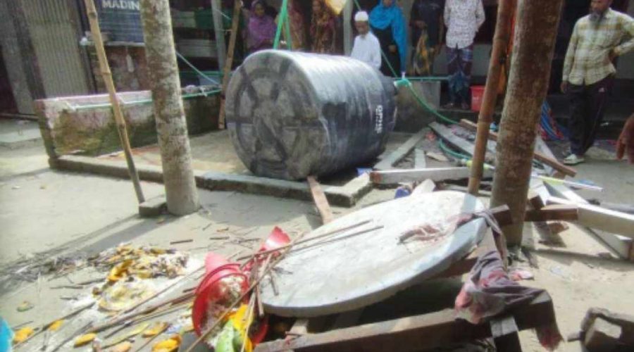 ওজু করার সময় মাথায় পানির ট্যাংক পড়ে মাদরাসাছাত্রীর মৃত্যু ওজু করার সময় মাথায় পানির ট্যাংক পড়ে মাদরাসাছাত্রীর মৃত্যু