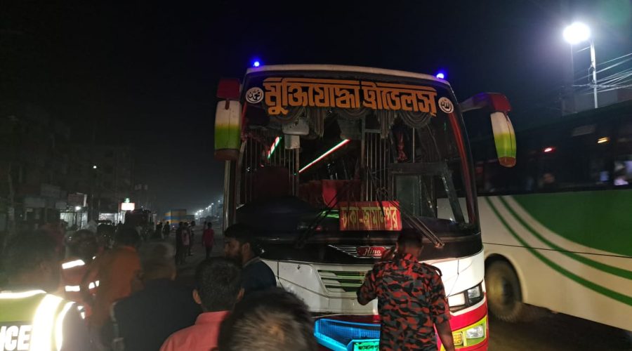 মধুপুরে বাস ও মাহিন্দ্র মুখোমুখি সংঘর্ষের ঘটনায় ২জনের মৃত্যু হয়েছে মধুপুরে বাস ও মাহিন্দ্র মুখোমুখি সংঘর্ষের ঘটনায় ২জনের মৃত্যু হয়েছে