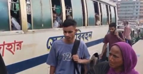 পোস্তগোলা ব্রিজের উপর সেবা পরিবহনের অবৈধ স্ট্যান্ড, চলছে চাঁদাবাজি ও জনভোগান্তি