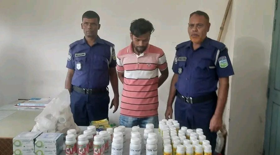 ময়মনসিংহের ফুলবাড়ীয়া থানা পুলিশ বিপুল পরিমান নিষিদ্ধ যৌন উত্তেজক ট্যাবলেটসহ আটক ০১