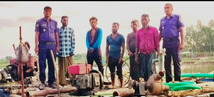 গাইবান্ধার সাঘাটায় সেনাবাহিনীর অভিযানে অবৈধ ড্রেজার মেশিন জব্দ সহ গ্রেফতার ৬ গাইবান্ধার সাঘাটায় সেনাবাহিনীর অভিযানে অবৈধ ড্রেজার মেশিন জব্দ সহ গ্রেফতার ৬