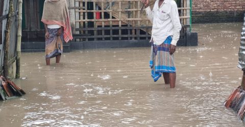 জুরাইন বাজারে প্রবেশ পথ দখল: চাঁদাবাজি, দুর্ভোগ আর হাঁটু পানি যেন নিত্যসঙ্গী