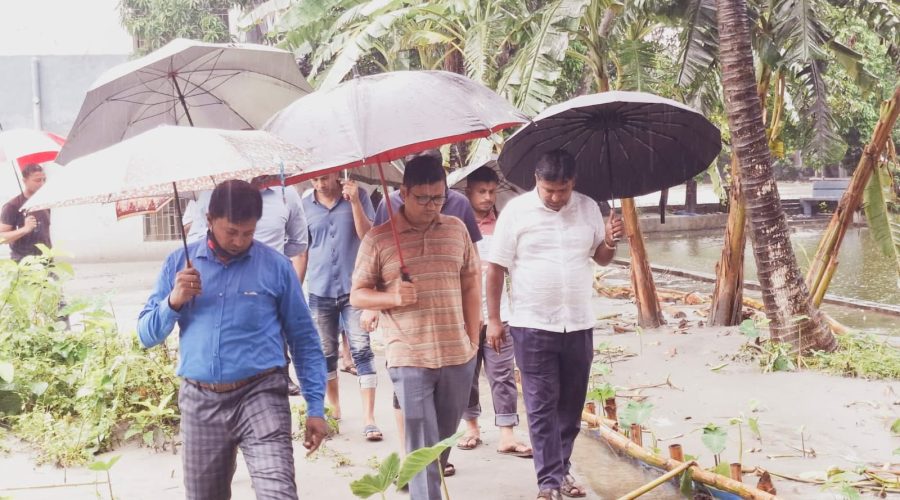খুলনার ডুমুরিয়া উপজেলা নির্বাহী অফিসার মুহাম্মদ আল আমিন জলাবদ্ধতা সরজমিনে পরিদর্শন খুলনার ডুমুরিয়া উপজেলা নির্বাহী অফিসার মুহাম্মদ আল আমিন জলাবদ্ধতা সরজমিনে পরিদর্শন