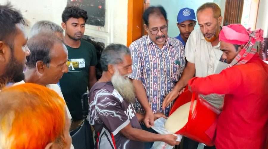 জয়পুরহাটের পাঁচবিবিতে ভিজিএফের চাল বিতরণ উদ্বোধন করেন পরিষদের চেয়ারম্যান মোঃ মামুনুর রশিদ মিলটন