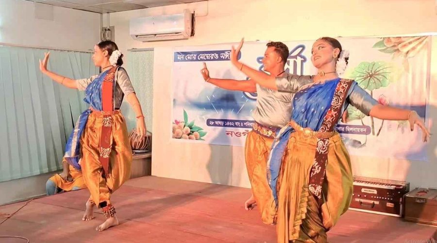 নওগাঁয় সাংস্কৃতিক ঐক্য সংগঠনের আয়োজনে নাচে-গানে বর্ষা উৎসব উদ্যাপন নওগাঁয় সাংস্কৃতিক ঐক্য সংগঠনের আয়োজনে নাচে-গানে বর্ষা উৎসব উদ্যাপন