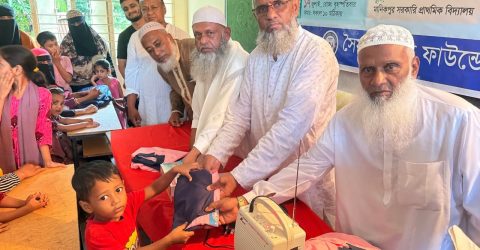 শিক্ষার্থীদের মাঝে স্কুল ড্রেস বিতরণ করেছে সৈয়দ হারুন ফাউন্ডেশন ‎