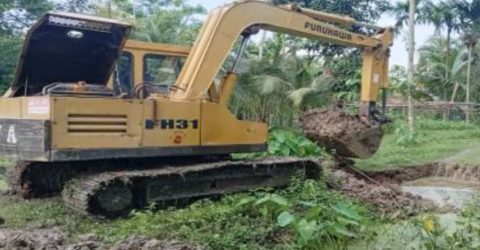 সোনাইমুড়ীতে জলাবদ্ধতা নিরসনে বাঁধ কেটে পানি নিষ্কাশন ও অবৈধ স্থাপনা উচ্ছেদ অভিযান
