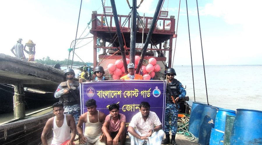কক্সবাজারের কুতুবদিয়ায় ৪ জন জেলেসহ অবৈধ আর্টিসনাল ট্রলিং বোট জব্দ কক্সবাজারের কুতুবদিয়ায় ৪ জন জেলেসহ অবৈধ আর্টিসনাল ট্রলিং বোট জব্দ