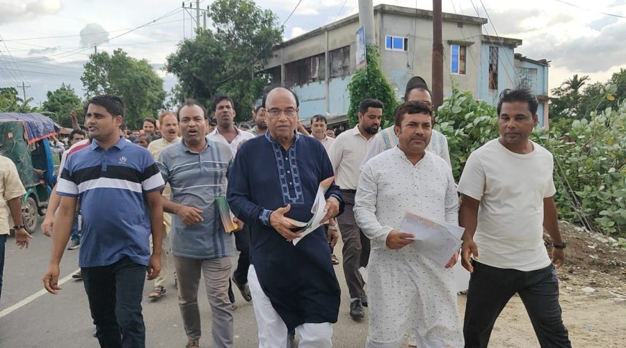 বিএনপির ৩১ দফা বাস্তবায়নের লক্ষ্যে চাঁপাইনবাবগঞ্জে লিফলেট বিতরণ বিএনপির ৩১ দফা বাস্তবায়নের লক্ষ্যে চাঁপাইনবাবগঞ্জে লিফলেট বিতরণ
