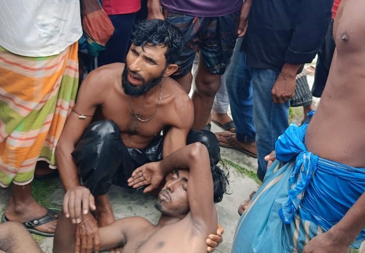 কুয়াকাটায় সমুদ্রে গোসলে নেমে জোয়ারে ভেসে যাচ্ছিল পর্যটক, উদ্ধার করলো জেলেরা কুয়াকাটায় সমুদ্রে গোসলে নেমে জোয়ারে ভেসে যাচ্ছিল পর্যটক, উদ্ধার করলো জেলেরা