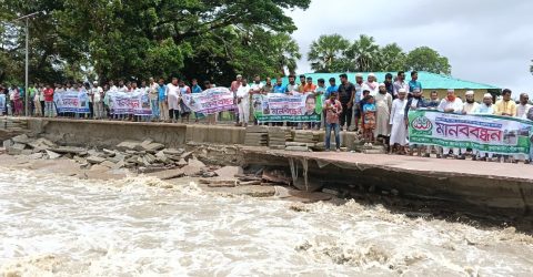 কুয়াকাটা সমুদ্র সৈকত, ভাঙ্গন রোধের দাবিতে মানববন্ধন