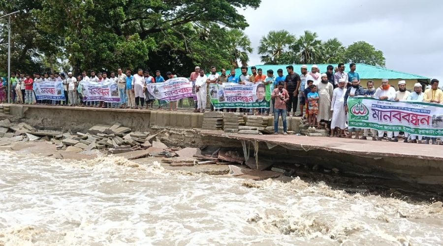 কুয়াকাটা সমুদ্র সৈকত, ভাঙ্গন রোধের দাবিতে মানববন্ধন কুয়াকাটা সমুদ্র সৈকত, ভাঙ্গন রোধের দাবিতে মানববন্ধন