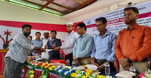 আমতলীতে কৃতি শিক্ষার্থীদের সংবর্ধনা ও সনদ প্রদান 