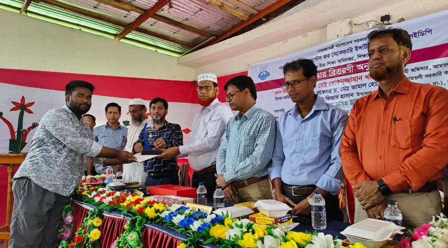 আমতলীতে কৃতি শিক্ষার্থীদের সংবর্ধনা ও সনদ প্রদান আমতলীতে কৃতি শিক্ষার্থীদের সংবর্ধনা ও সনদ প্রদান