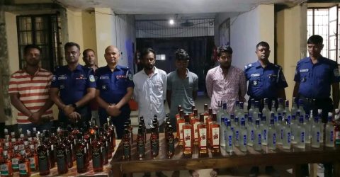 ধোবাউড়া থানা কর্তৃক ১৪৫ বোতল অবৈধ ভারতীয় মদ সহগ্রেফতার ০৩ ও পিক আপ জব্দ