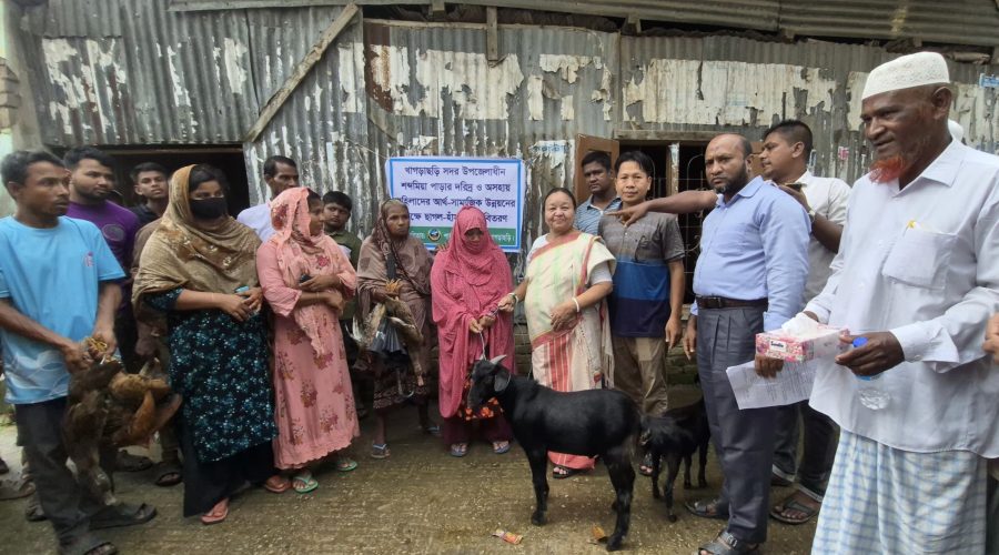 খাগড়াছড়িতে নারীদের আত্মকর্মসংস্থান: জেলা পরিষদের উদ্যোগে ৫০ নারীর মাঝে ছাগল, হাঁস ও মুরগি বিতরণ খাগড়াছড়িতে নারীদের আত্মকর্মসংস্থান: জেলা পরিষদের উদ্যোগে ৫০ নারীর মাঝে ছাগল, হাঁস ও মুরগি বিতরণ