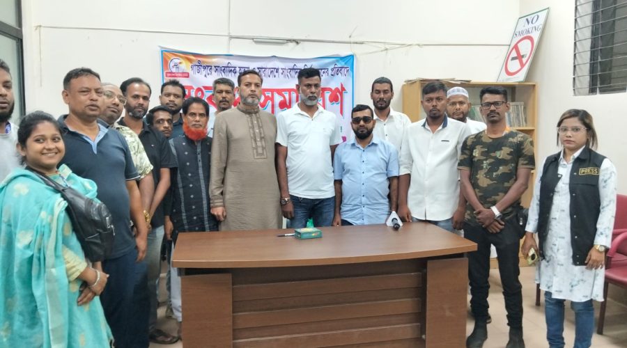 সাংবাদিক তুহিন হত্যার প্রতিবাদে পুরান ঢাকার রিপোর্টার্স ইউনিটির সাংবাদিকদের প্রতিবাদী সংবাদ সম্মেলন সাংবাদিক তুহিন হত্যার প্রতিবাদে পুরান ঢাকার রিপোর্টার্স ইউনিটির সাংবাদিকদের প্রতিবাদী সংবাদ সম্মেলন