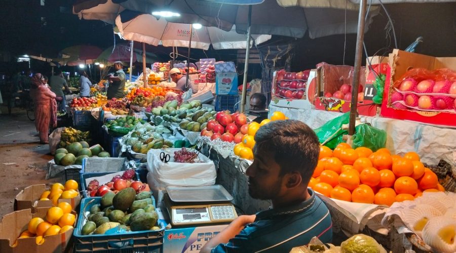 উত্তরা ১২ নং সেক্টরে খালপার মসজিদের পাশে দোকান বসিয়ে চাঁদাবাজির মহোৎসব, বিপাকে সাধারণ পথচারী উত্তরা ১২ নং সেক্টরে খালপার মসজিদের পাশে দোকান বসিয়ে চাঁদাবাজির মহোৎসব, বিপাকে সাধারণ পথচারী