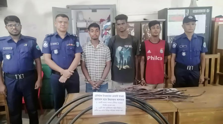 খাগড়াছড়িতে টেলিটক টাওয়ারে ১১ লাখ টাকার যন্ত্রাংশ চুরি, তিন যুবক গ্রেপ্তার