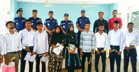 জয়পুরহাটে ঘুষ-তদবির ছাড়াই ১২০ টাকায় পুলিশে চাকরি পেলো ১৩ জন
