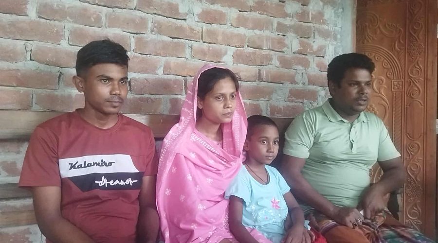 রাজবাড়ীতে নিখোঁজ গৃহবধুর সন্ধান চেয়ে স্বামী-সন্তানের সংবাদ সম্মেলন রাজবাড়ীতে নিখোঁজ গৃহবধুর সন্ধান চেয়ে স্বামী-সন্তানের সংবাদ সম্মেলন