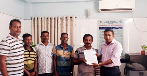 ডুমুরিয়ায় একদিনে ১৭ জন নৌযান মালিককে আর্টিসানাল ফিশিং ট্রলারের অনুমতিপত্র প্রদান, হয়রানিবিহীন দ্রুত সেবার দৃষ্টান্ত